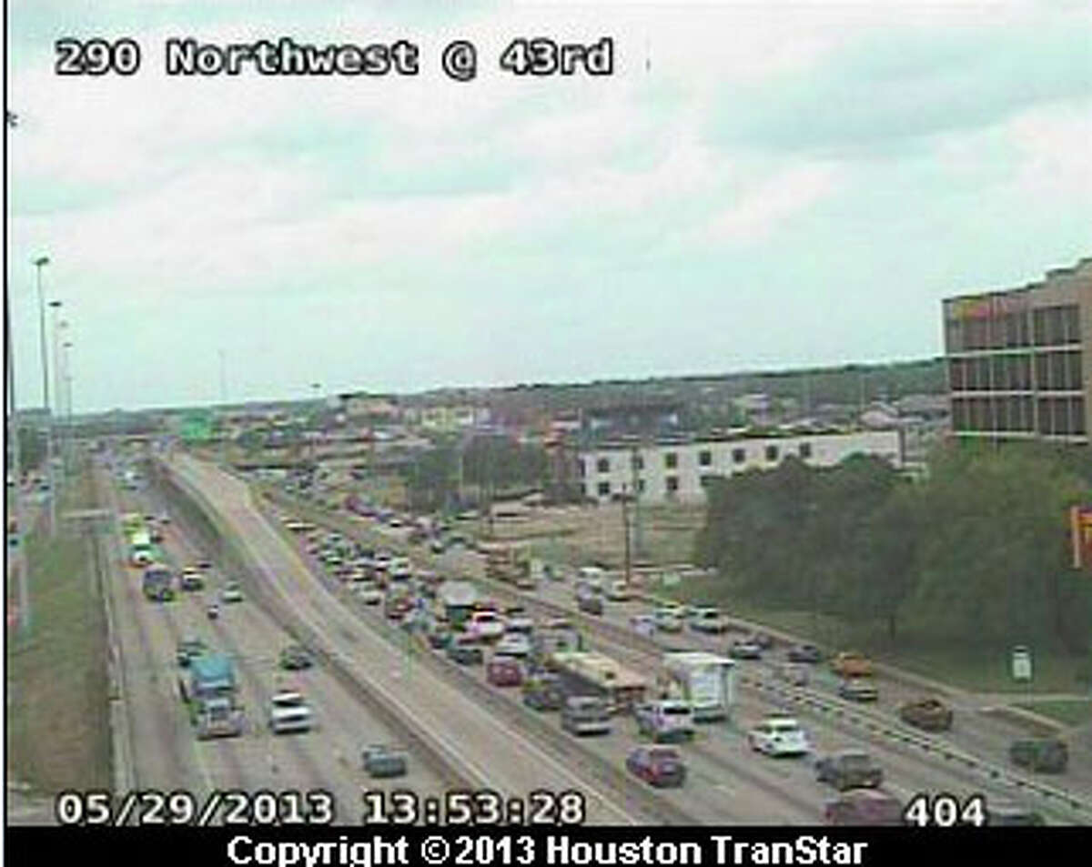 6 Vehicle Pileup Closes Two Lanes Of Northwest Freeway