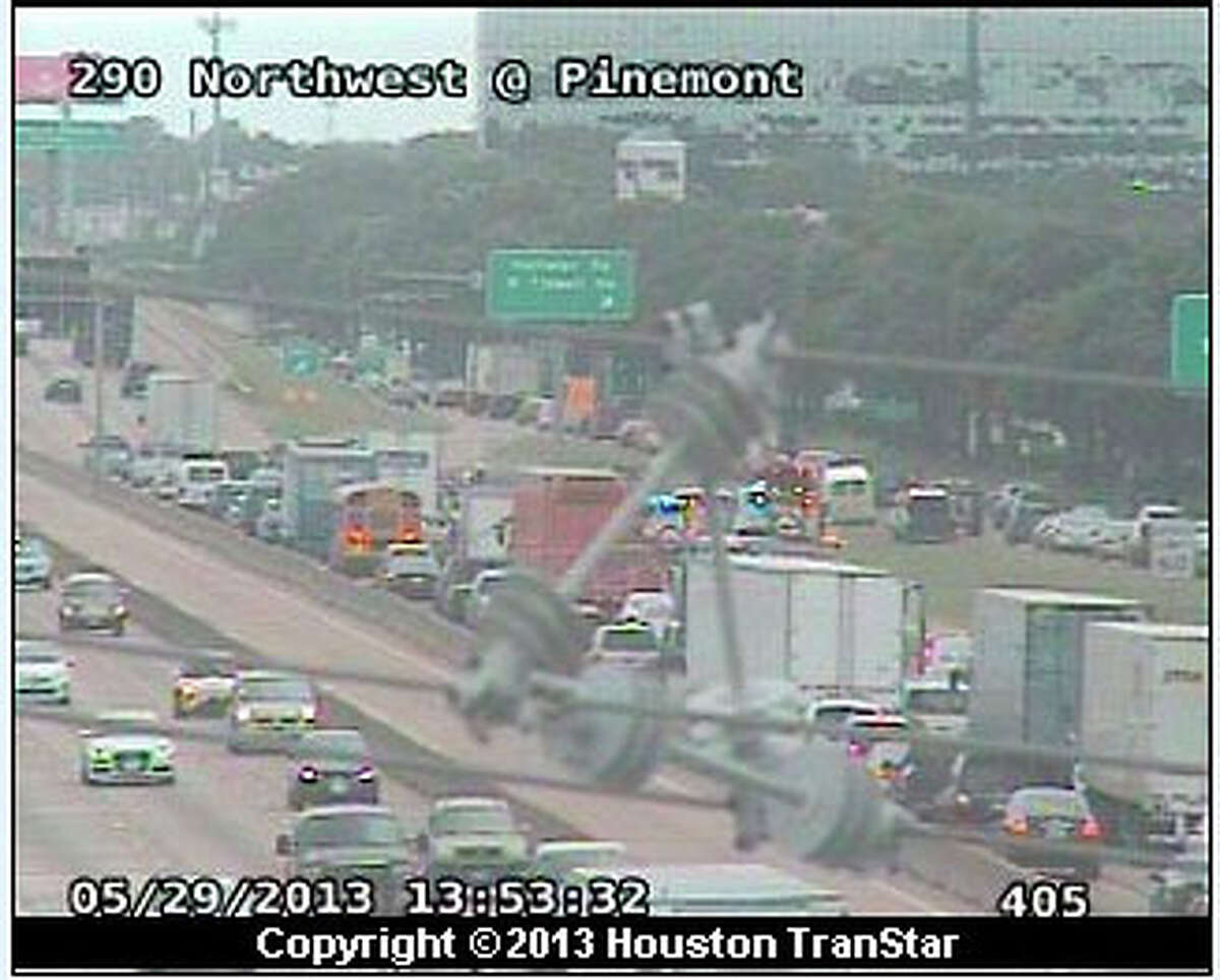 6 Vehicle Pileup Closes Two Lanes Of Northwest Freeway