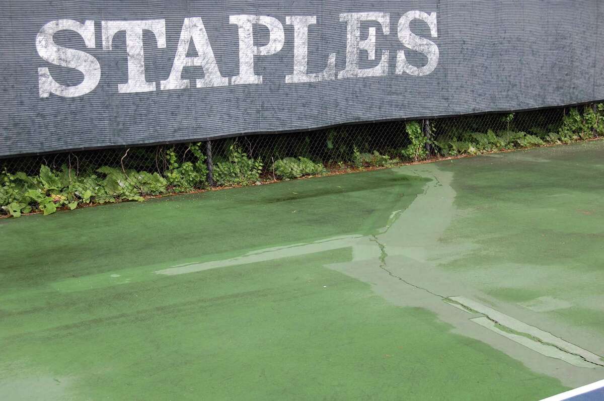 Plan to rebuild Staples tennis courts faces RTM volley