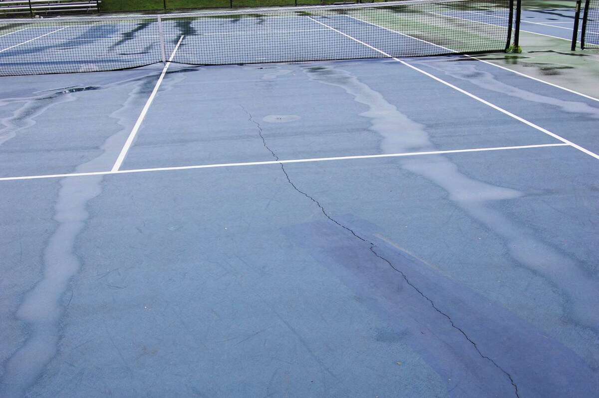 Plan to rebuild Staples tennis courts faces RTM volley