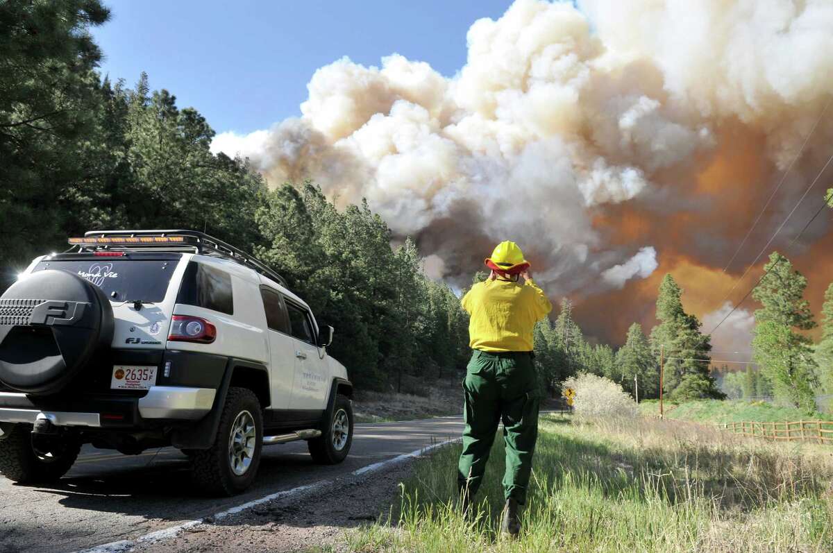 Thousands evacuated as crews fight Calif. wildfire