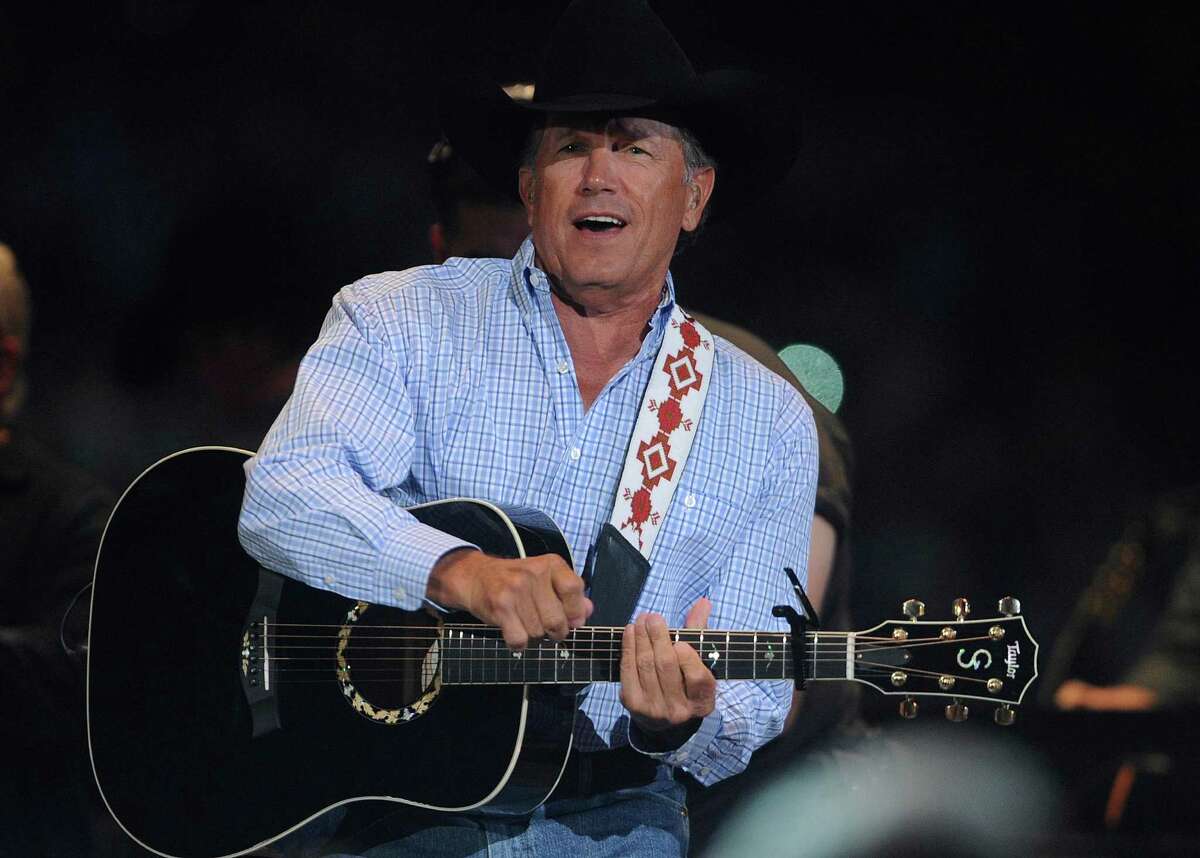 On farewell tour, superstar George Strait in harmony with hometown fans