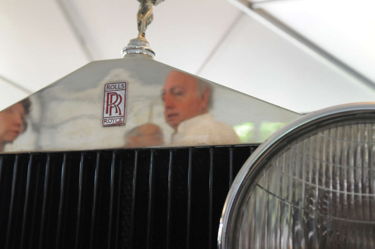 Auto auction, show hits with car crowd