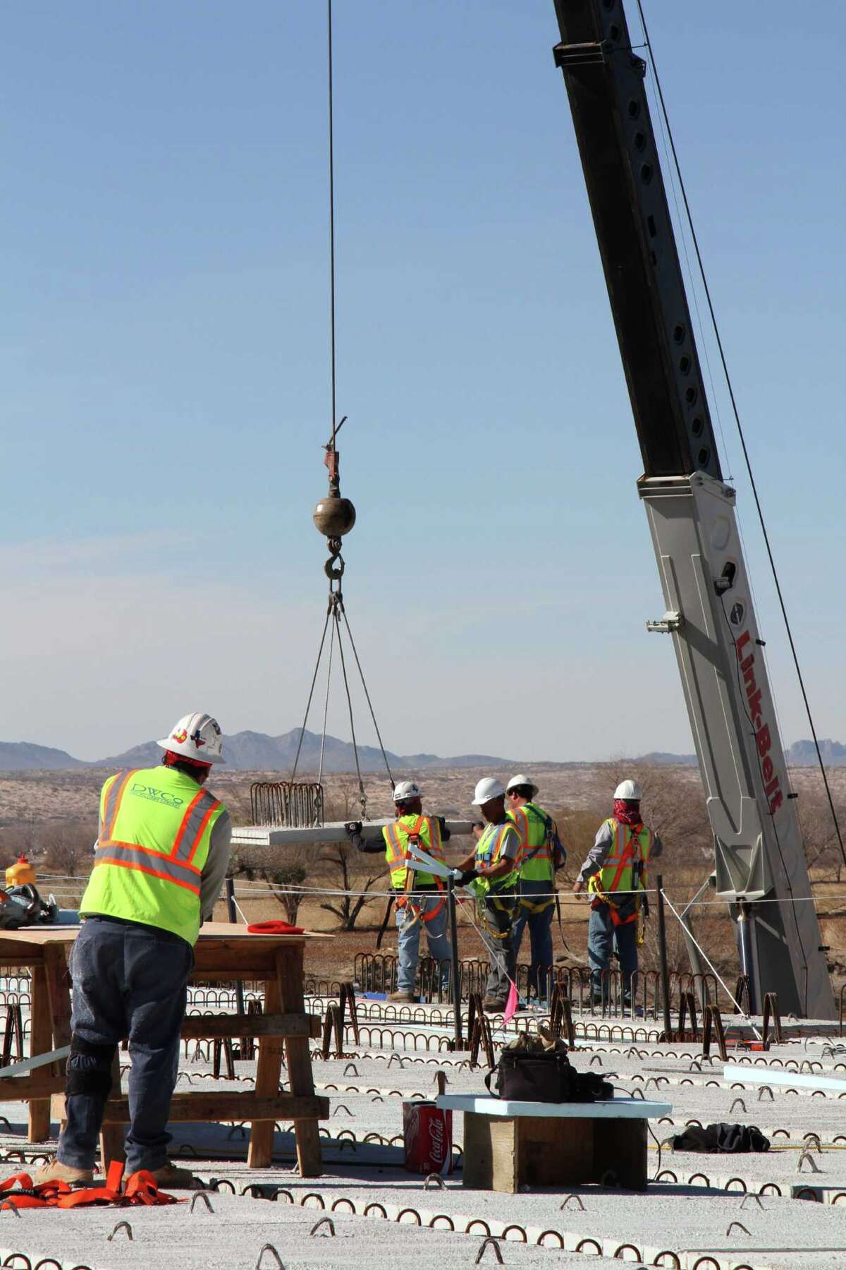 Building of U.S.Mexico border crossing stalled