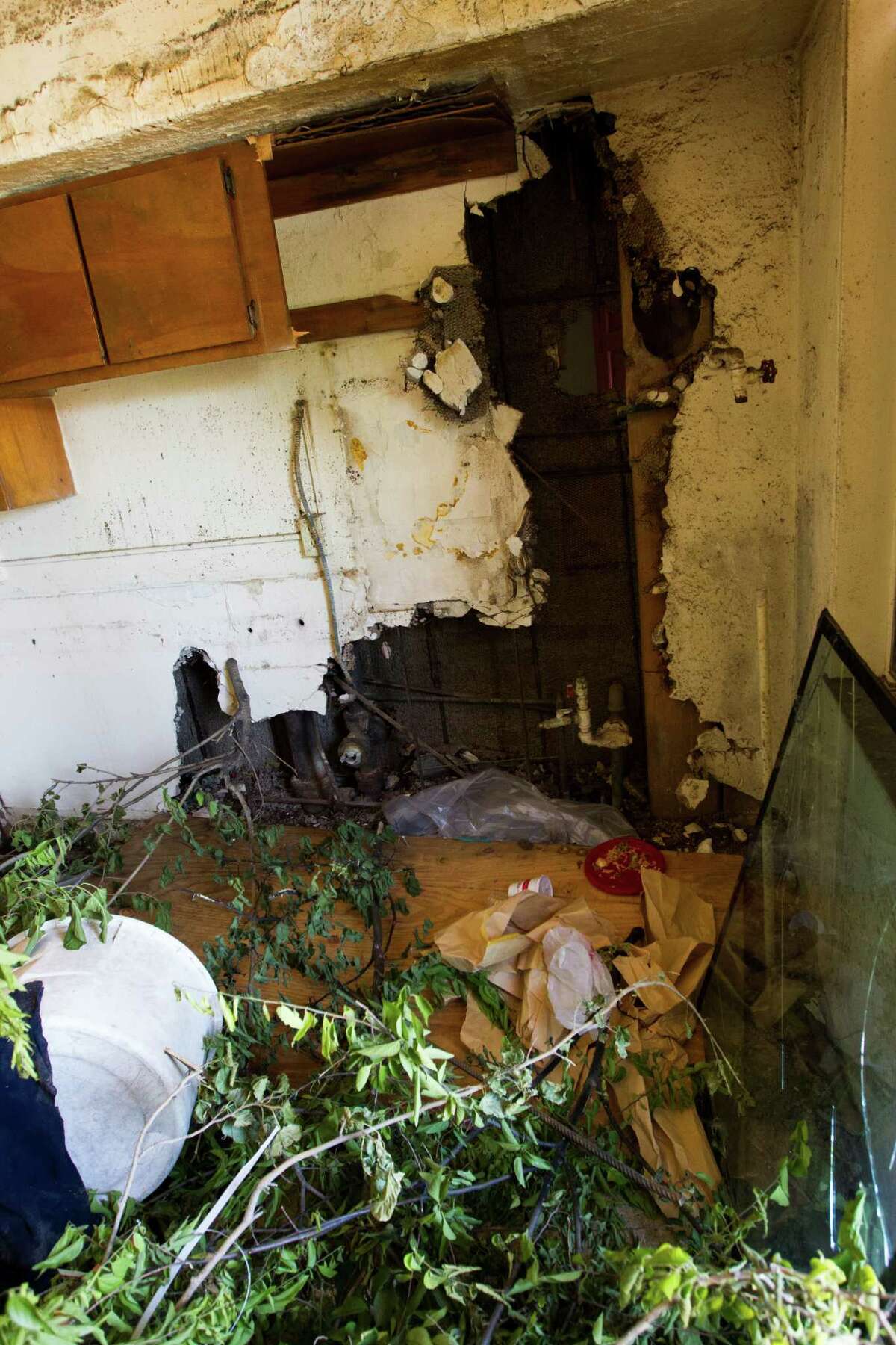 Houston mom's request gets mayor to tear down scary building