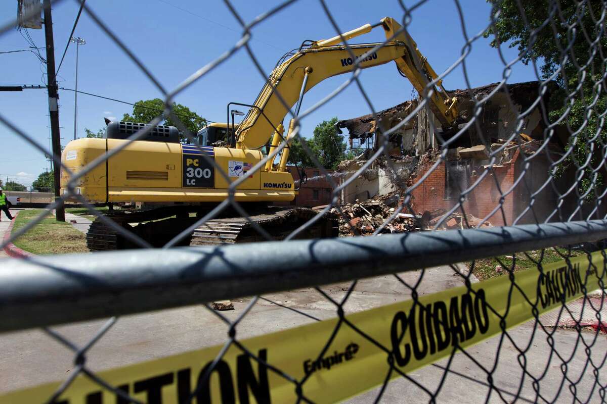 Houston mom's request gets mayor to tear down scary building