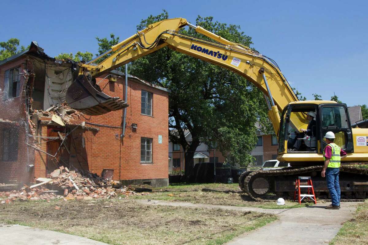 Houston mom's request gets mayor to tear down scary building
