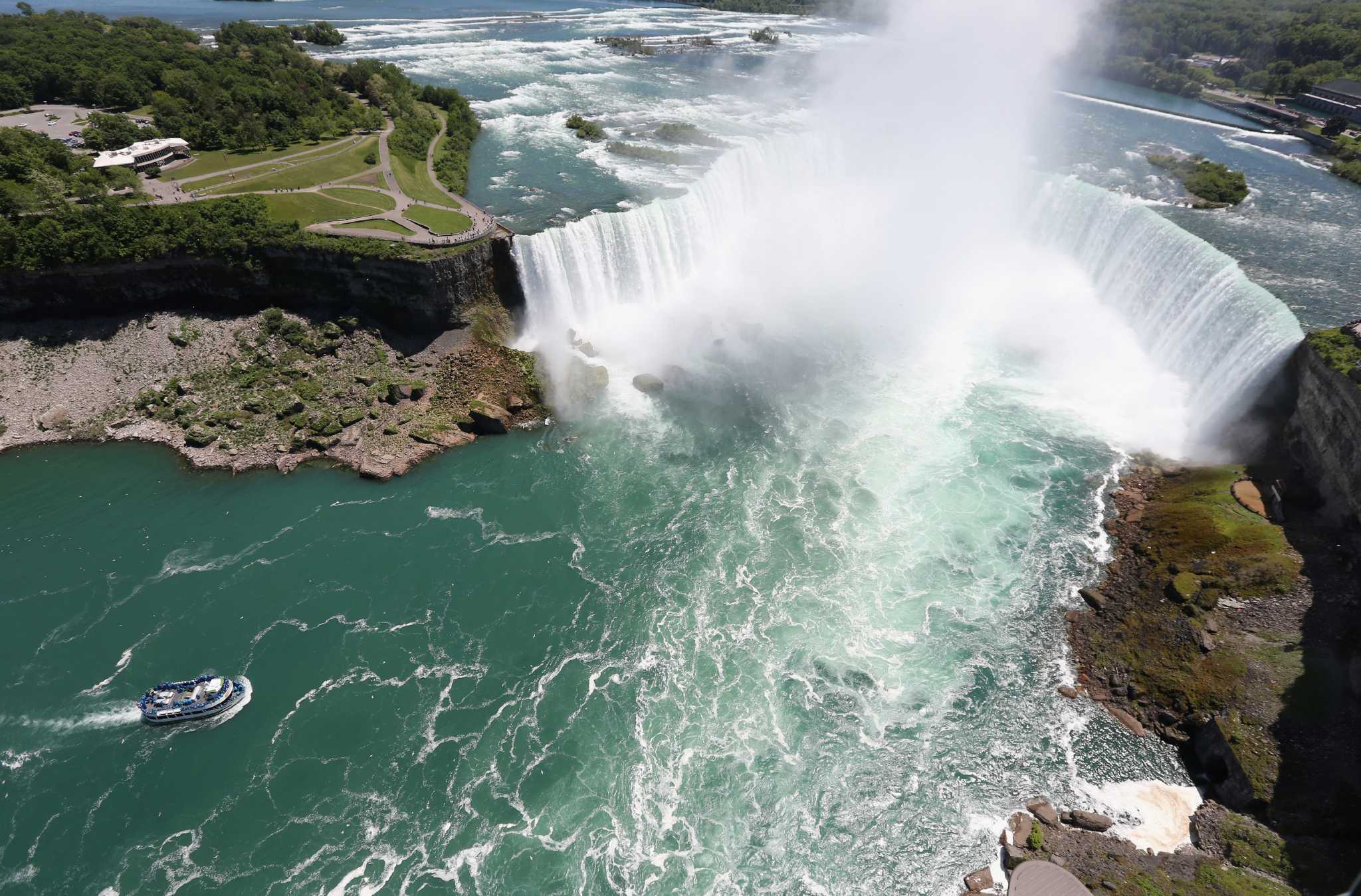 Падающие водопады. Ниагарский водопад 2020. Водопад Хорсшу в Ниагара-Фолс, Канада.. Ниагарский водопад фото 2020. Ниагарский водопад сейчас 2022.