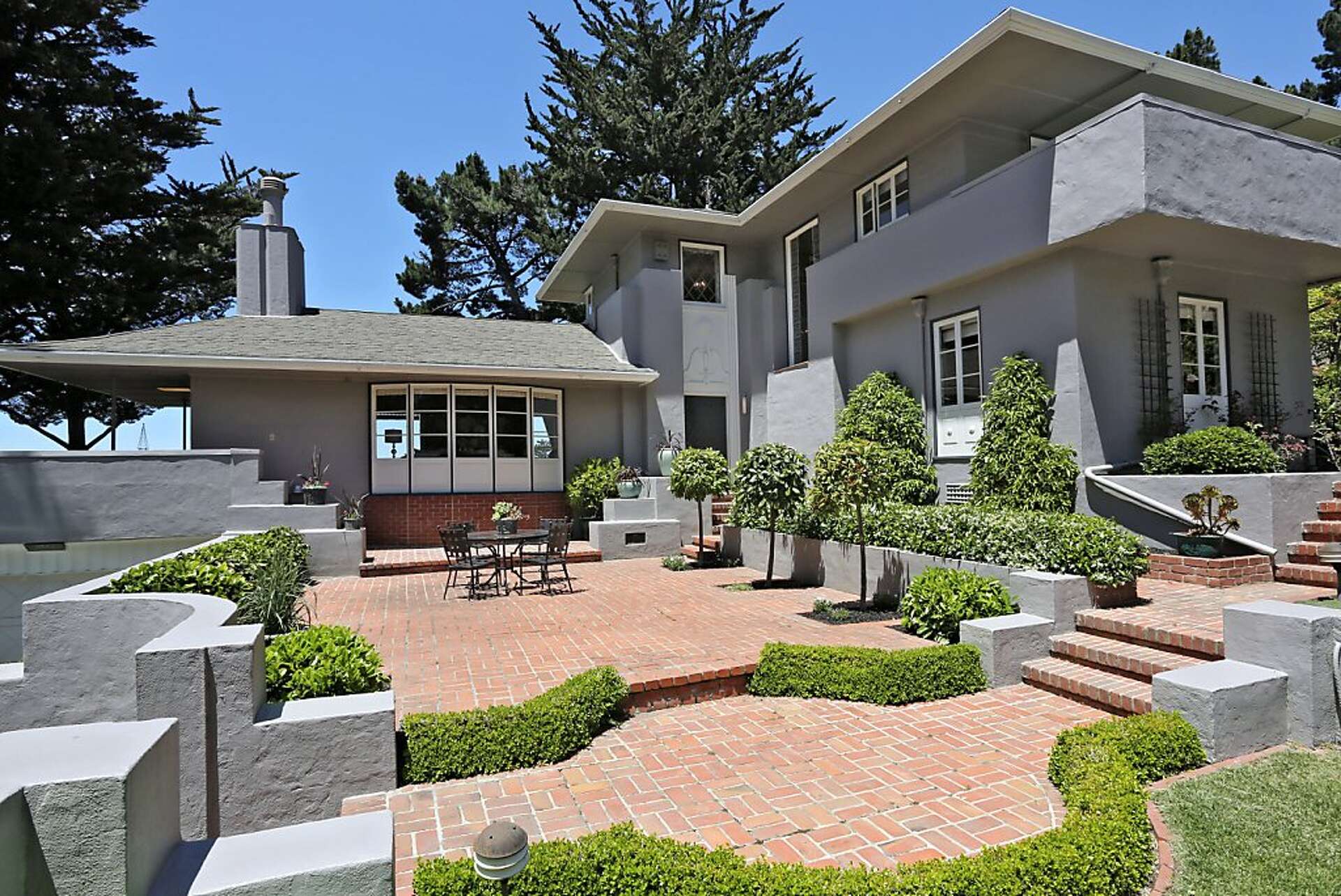 Art Deco home in Oakland has '39 fair history