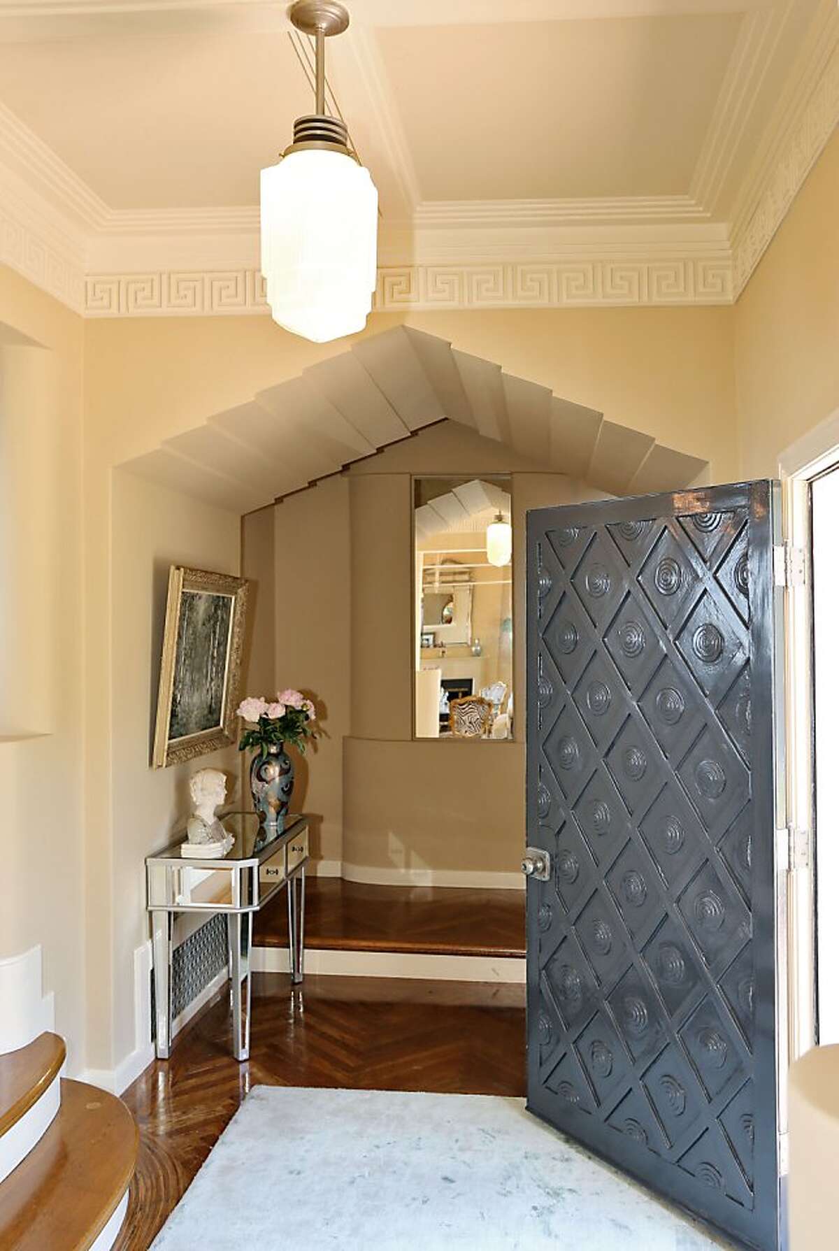 Art Deco home in Oakland has '39 fair history