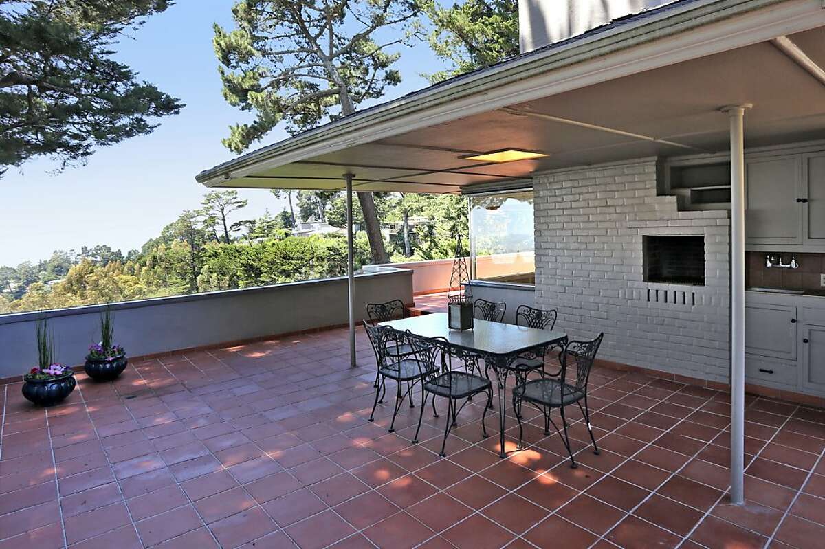 Art Deco home in Oakland has '39 fair history