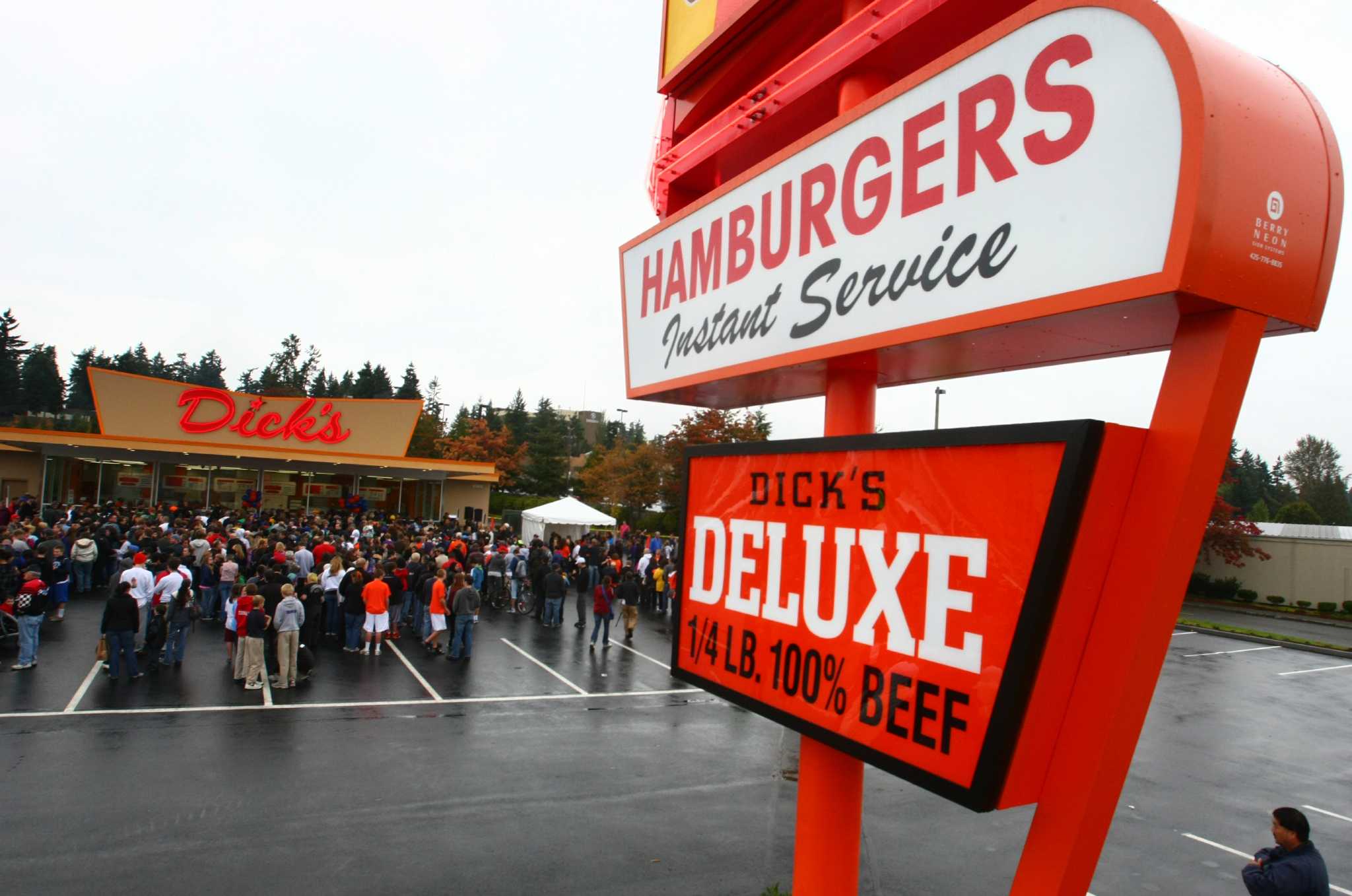 Seattles Dicks Drive In Offering Free Burgers To 2020 Graduates