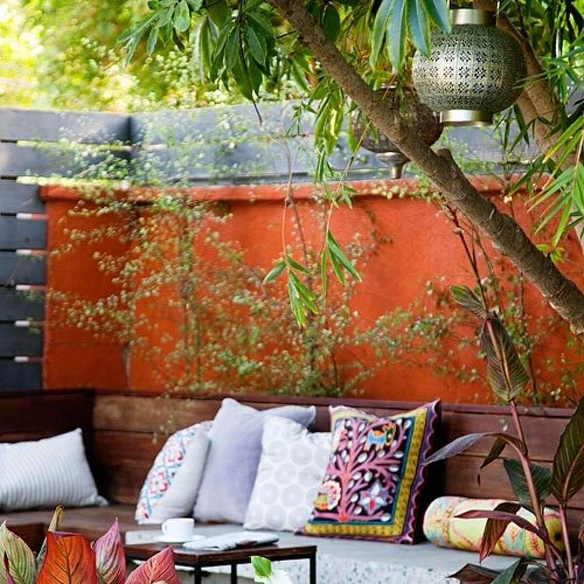 Creating a family-friendly outdoor lounge