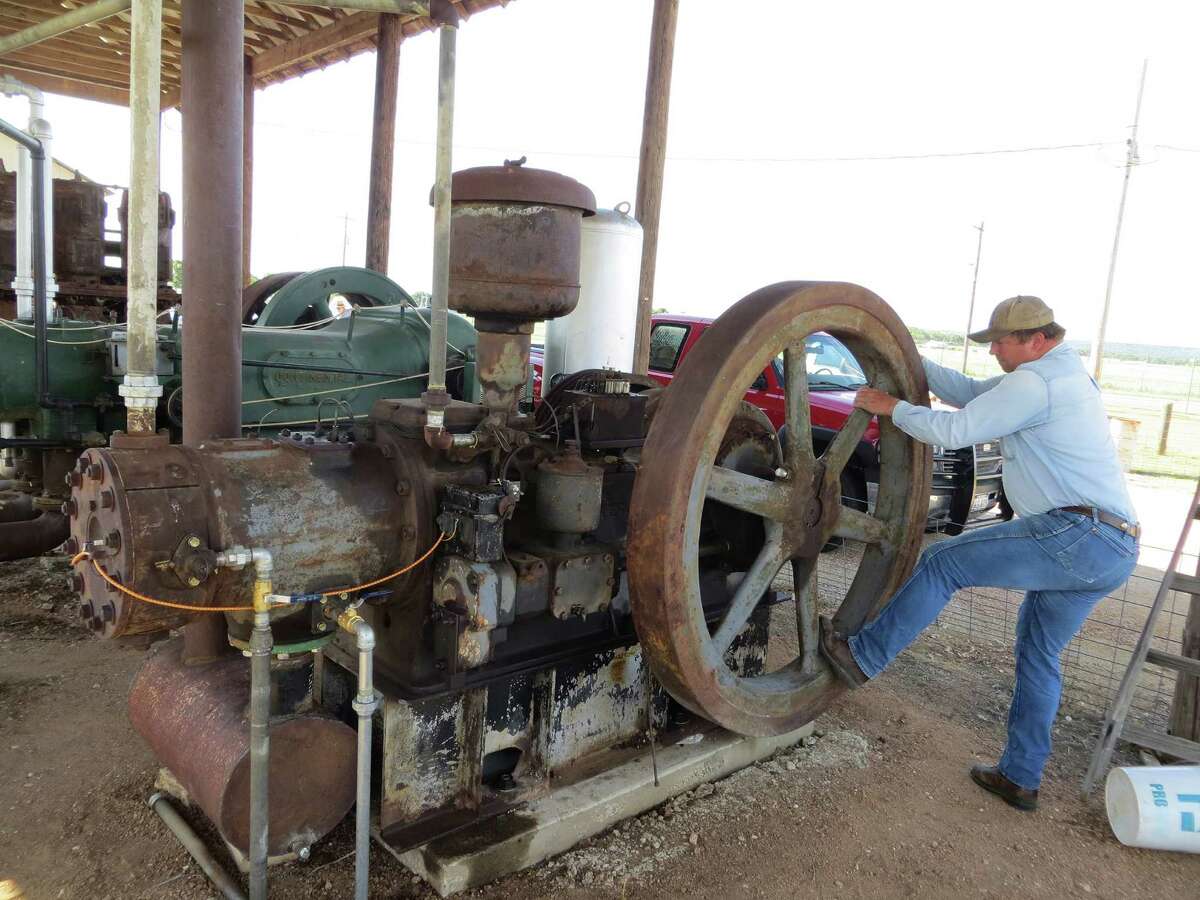 Tractorlovers heading to Fredericksburg