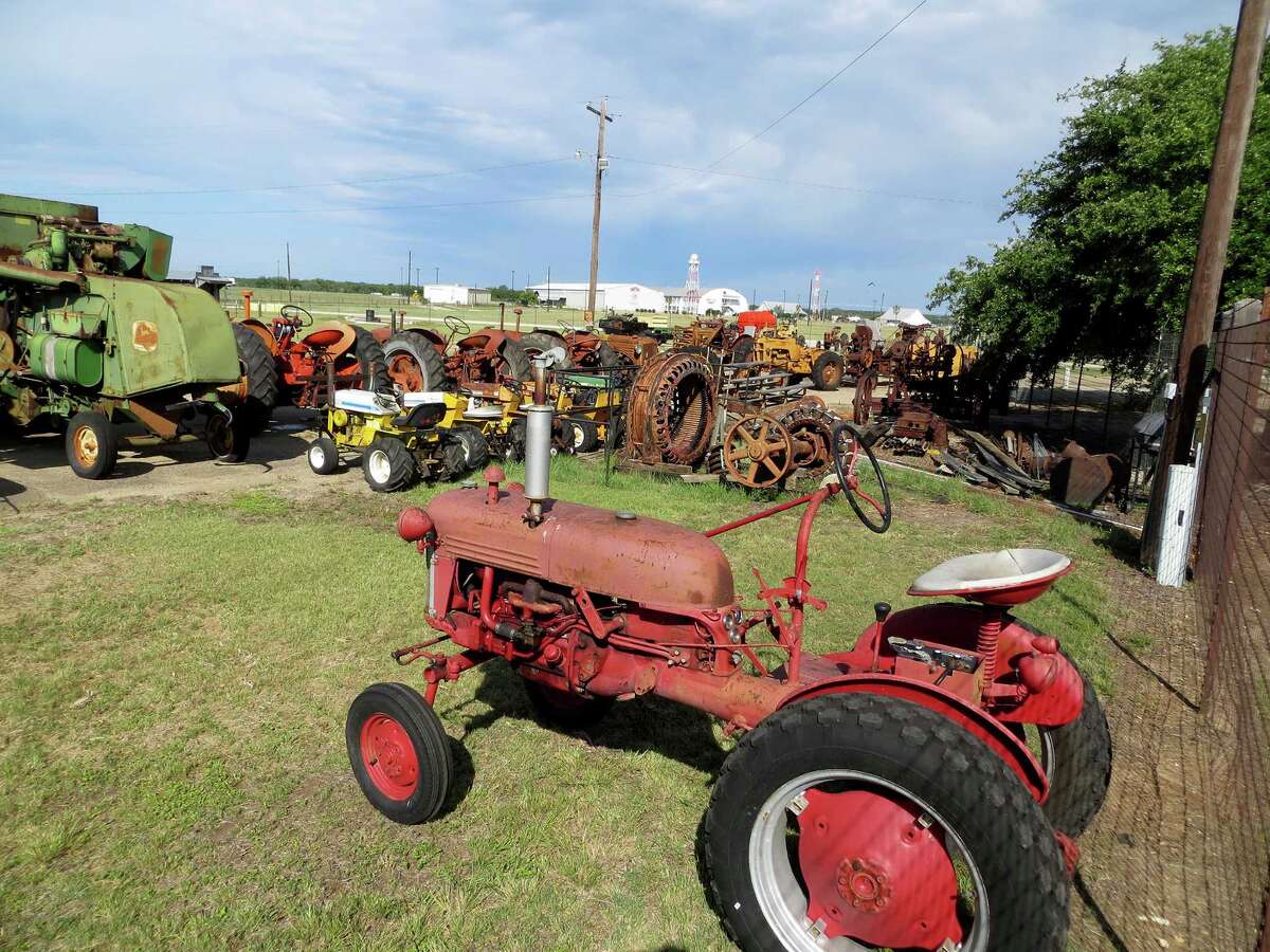 Tractorlovers heading to Fredericksburg