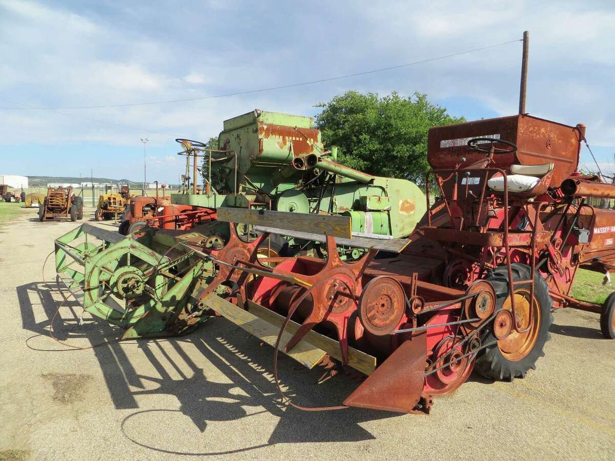 Tractorlovers heading to Fredericksburg