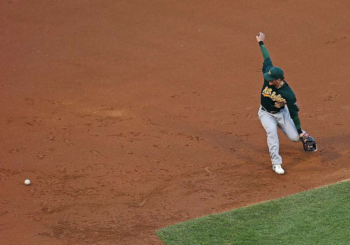 Donaldson's slam lifts A's into 1st