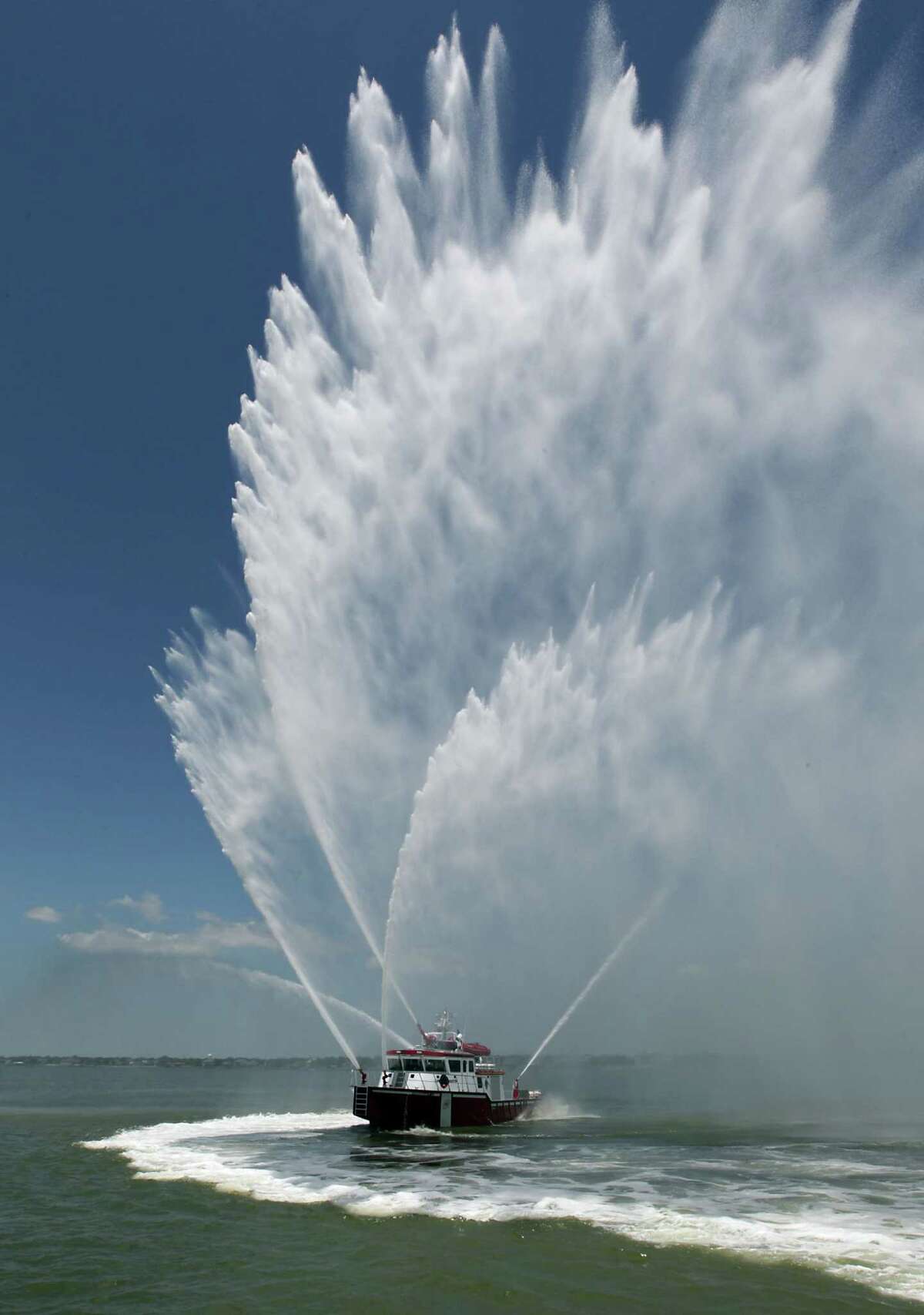 Speedy, high-tech fireboat comes to Port of Houston