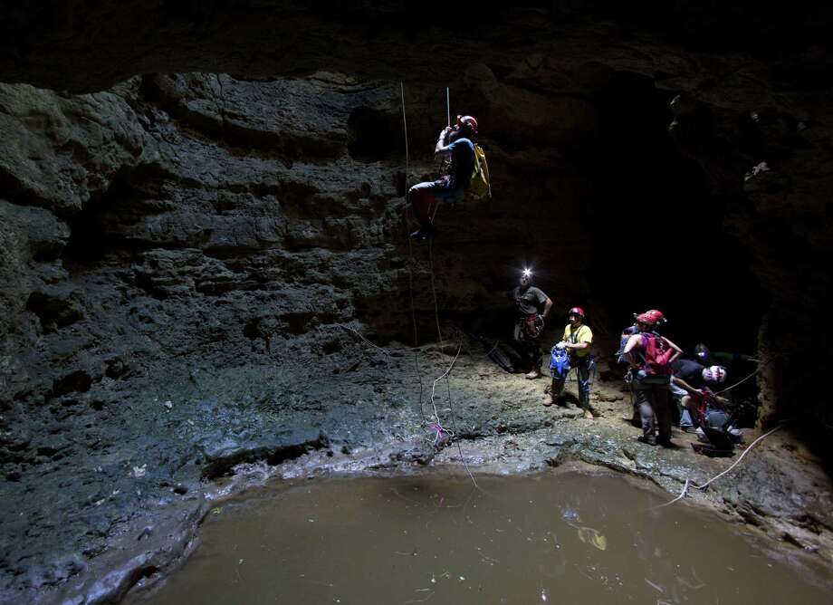 A Trip Into The Edwards Aquifer San Antonio Express News