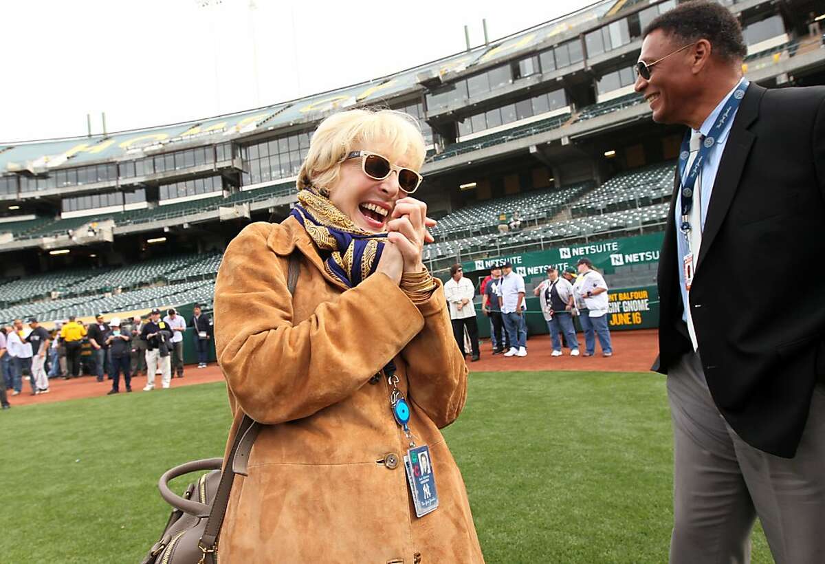 Yankees' batting practice open to fans, gates open early - Sports  Illustrated