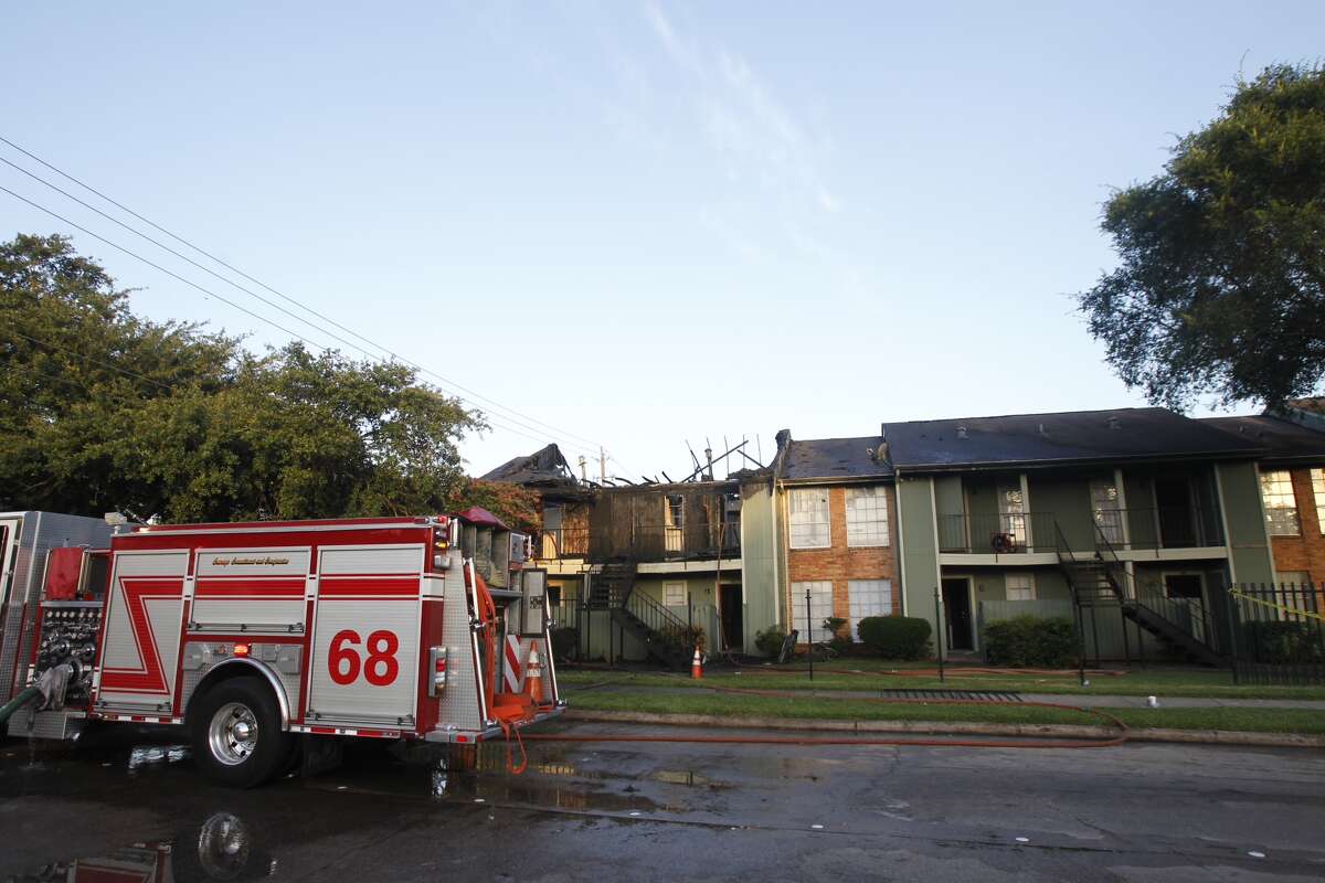 Officials find cause of Houston apartment fire, call in arson team