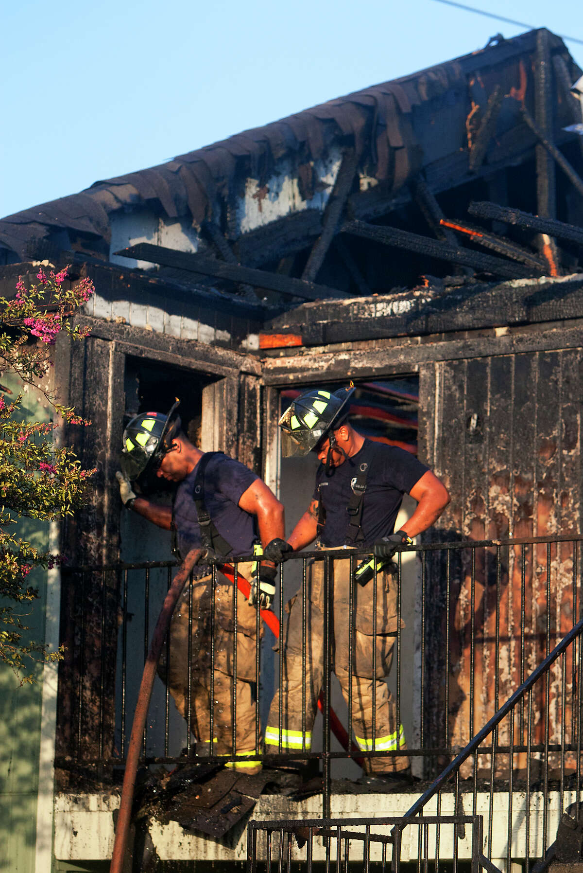 Officials find cause of Houston apartment fire, call in arson team