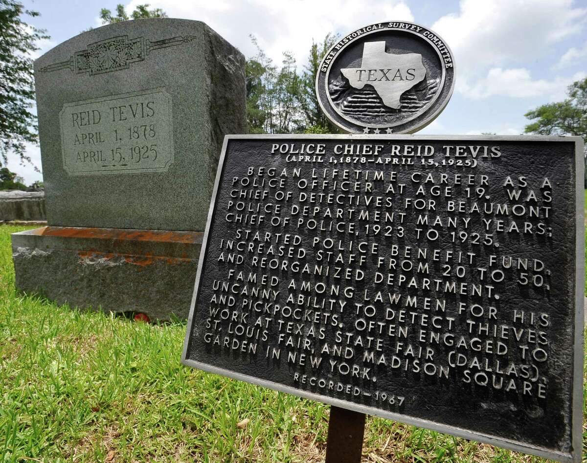 Magnolia Cemetery s timeless monuments