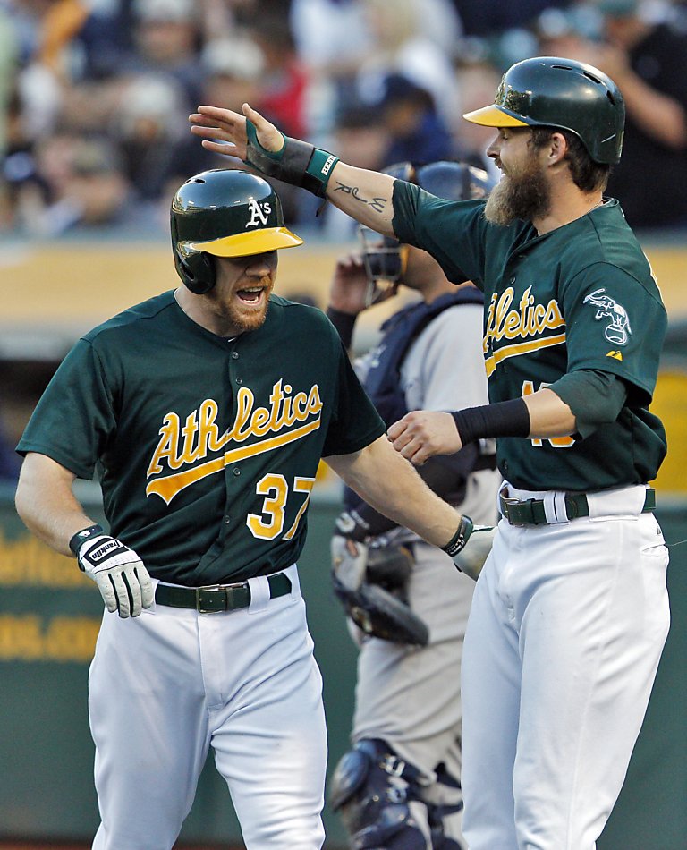 Brandon Moss hits 2 HRs as A's top Yanks