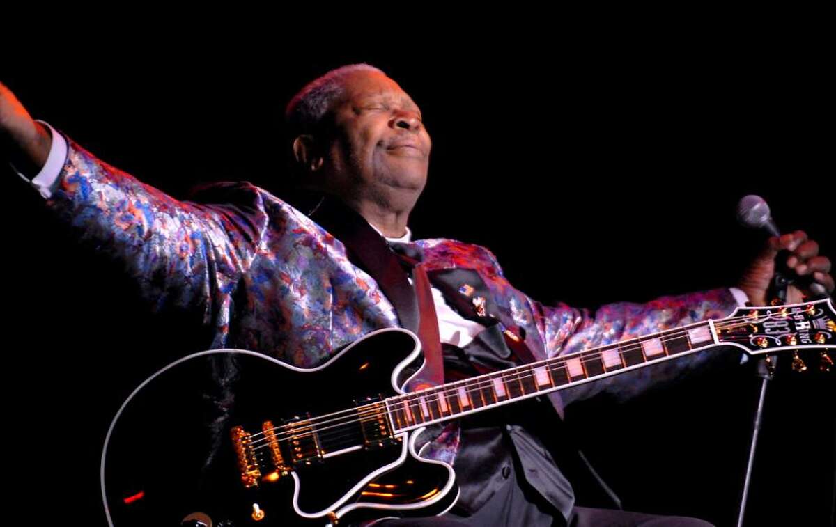 Photo by Mike Thut BB King performs at the Klein Auditorium in Bridgeport, Conn.