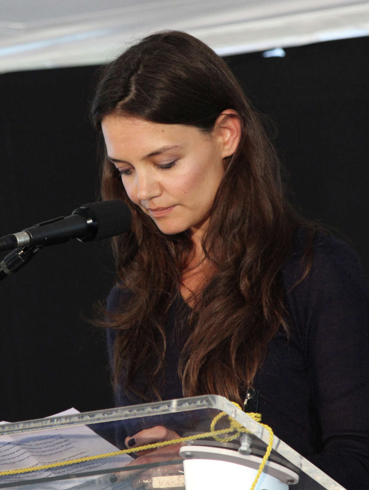 Katie Holmes braves rain at Fairfield fundraiser