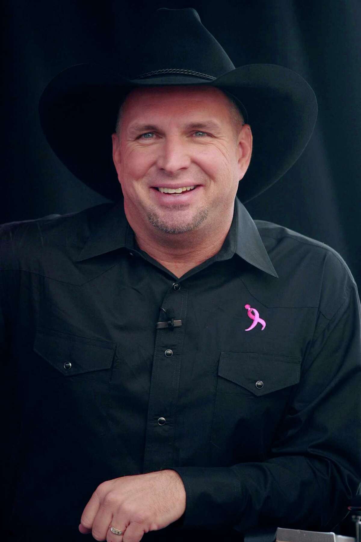 Country singer Garth Brooks holds a press conference to announce that two-thirds of the proceeds from his next CD "Garth Brooks The Ulitmate Hits" will benefit the Susan G. Komen for the Cure Foundation to fight breast cancer, Monday, Oct. 15, 2007 at South Street Seaport in New York. (AP Photo/Evan Agostini)
