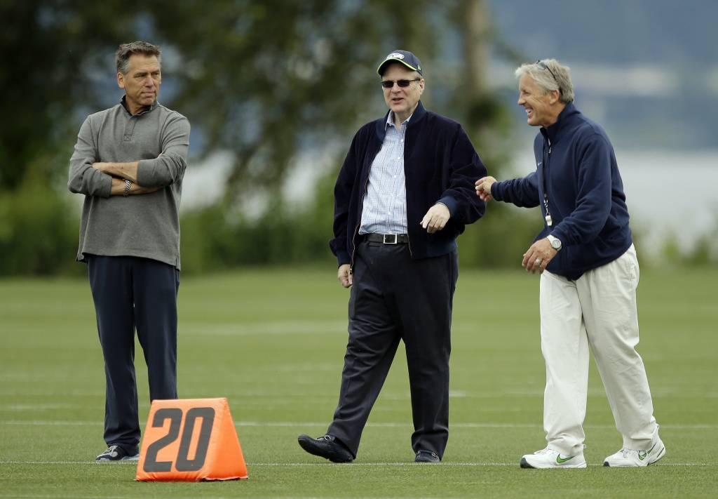 Axon on X: Seattle Seahawks' Steve Largent and Jim Zorn play with Axon  fidget spinners at today's GeekWire Cloud Tech Summit! #gwcloudtech  #Seahawks  / X