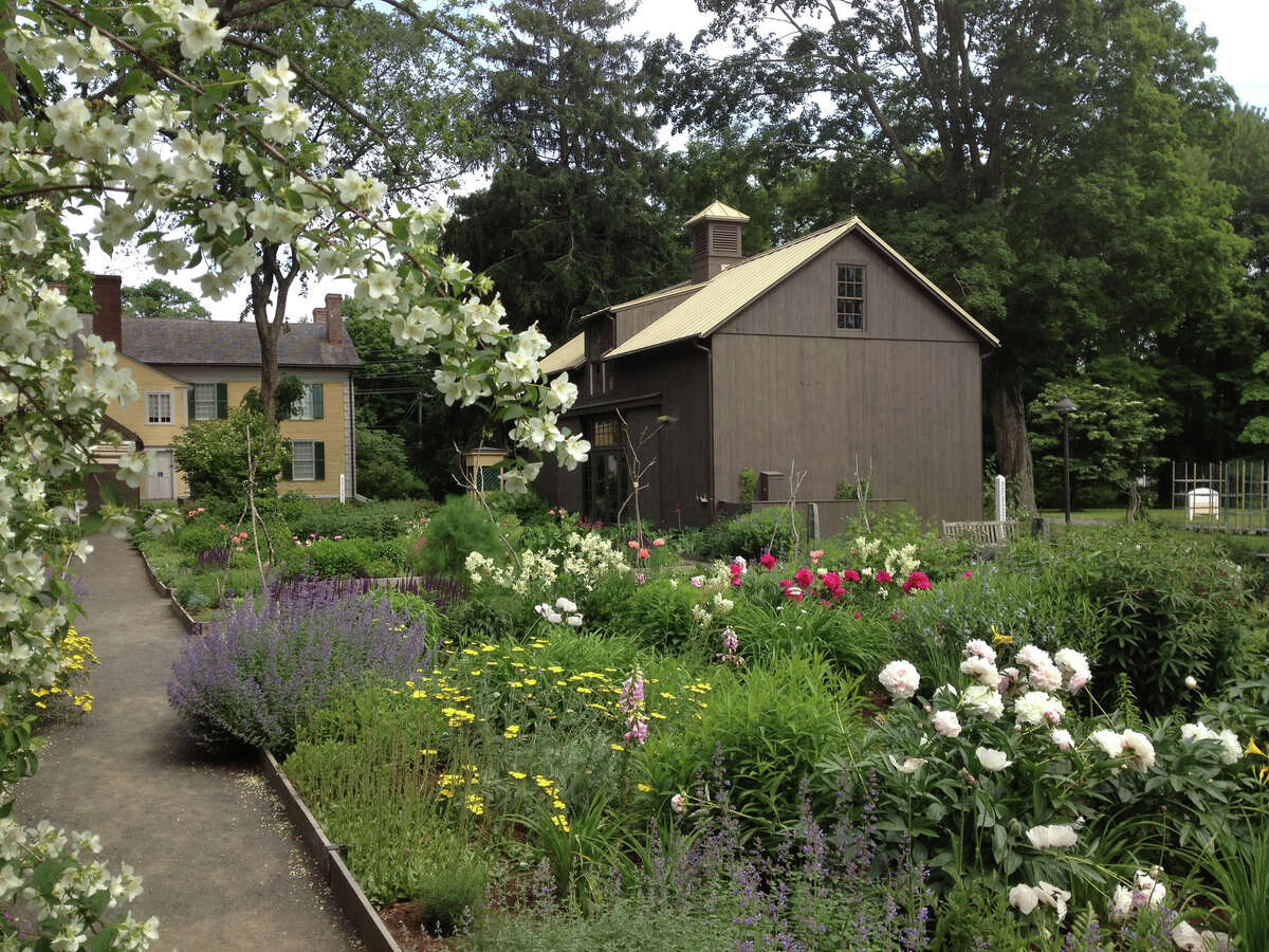 Immerse yourself in art at the Florence Griswold Museum 96 Lyme St., Old Lyme, CT 06371 Old Lyme was home to the American Impressionist movement at the turn of the 20th century, largely thanks to Florence Griswold, "keeper of the artist colony." Griswold opened her home to a group of artists in the early 1900s and today the inspirational grounds and gardens are open to all.
