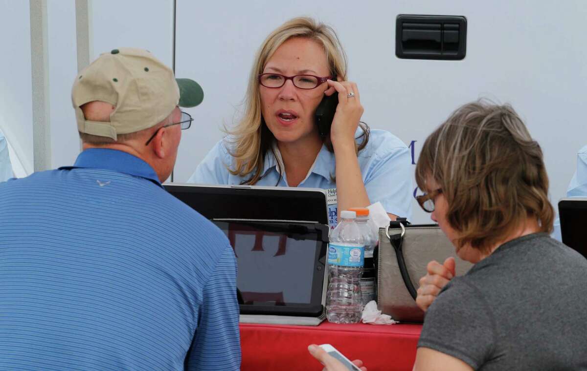 Firefighters holding line on Colorado wildfire