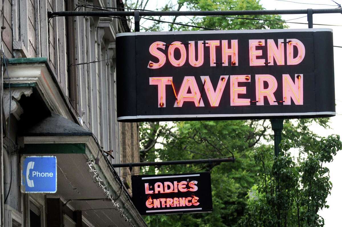 Troy landmark serves its final brew