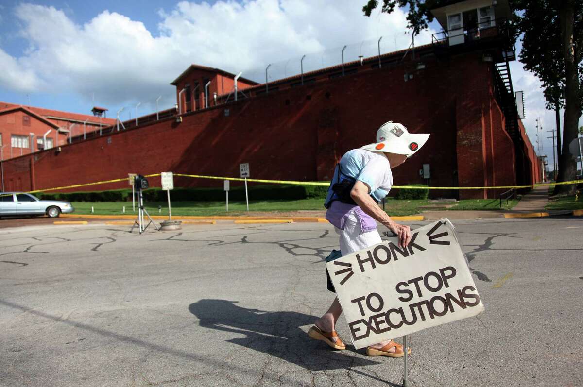 Joanne Gavin, protesting executions since 1982, was outside the Walls when Elroy Chester died Wednesday.