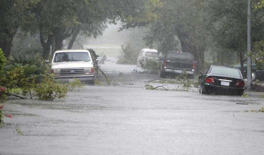 Flooded Arbor Street just southwest of downtown, Houston, filled with tree limbs and other debris from hurricane Ike. (BILLY SMITH II/CHRONICLE)