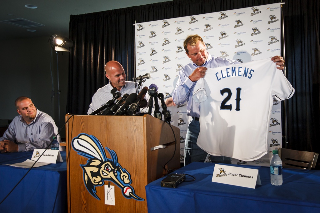 20 Roger Clemens Signs With The Houston Astros Press Conference