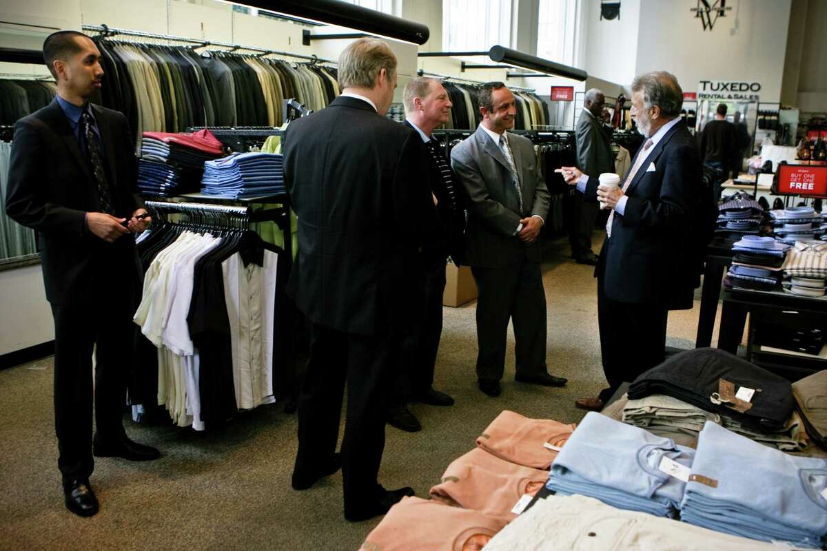 Men's Wearhouse ousts founder, pitchman Zimmer