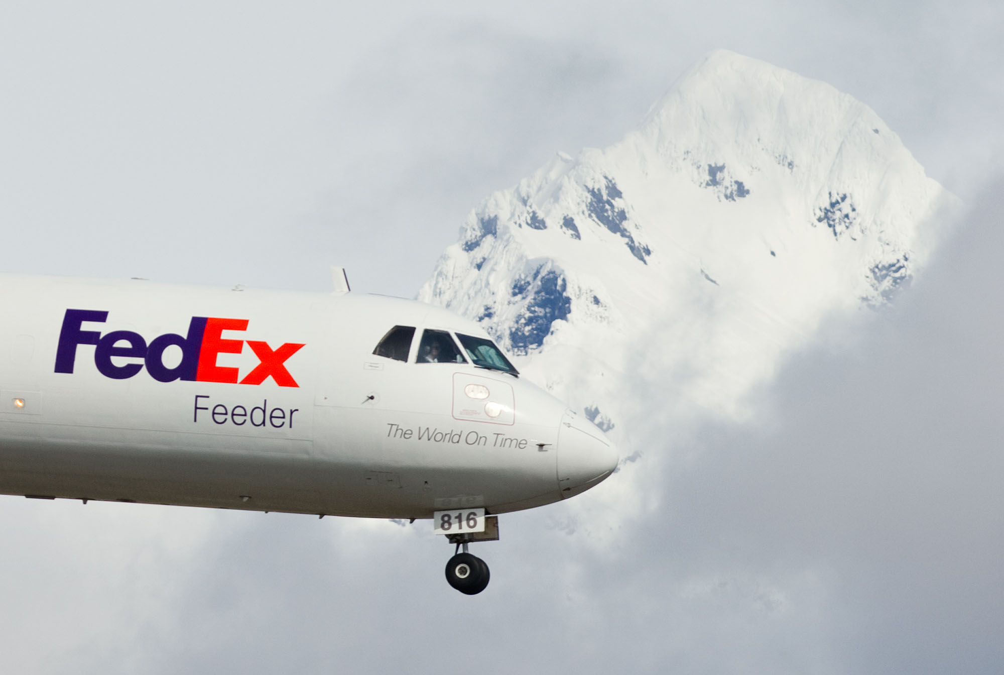 fedex-4q-profit-drops-as-priority-services-lag