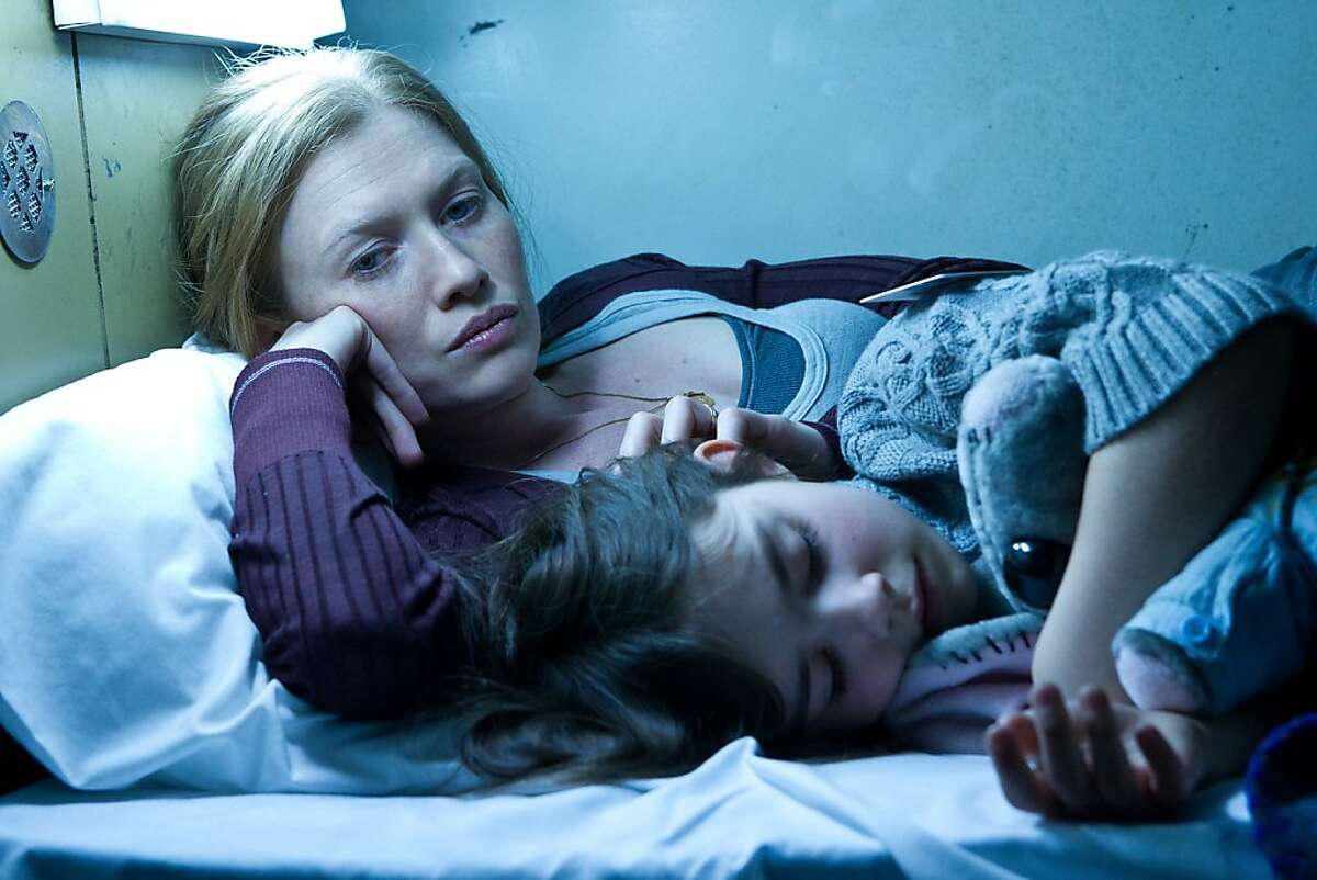 Left to right: Mireille Enos is Karin Lane and Sterling Jerins is Constance Lane in WORLD WAR Z, from Paramount Pictures and Skydance Productions in association with Hemisphere Media Capital and GK Films. WWZ-02269R