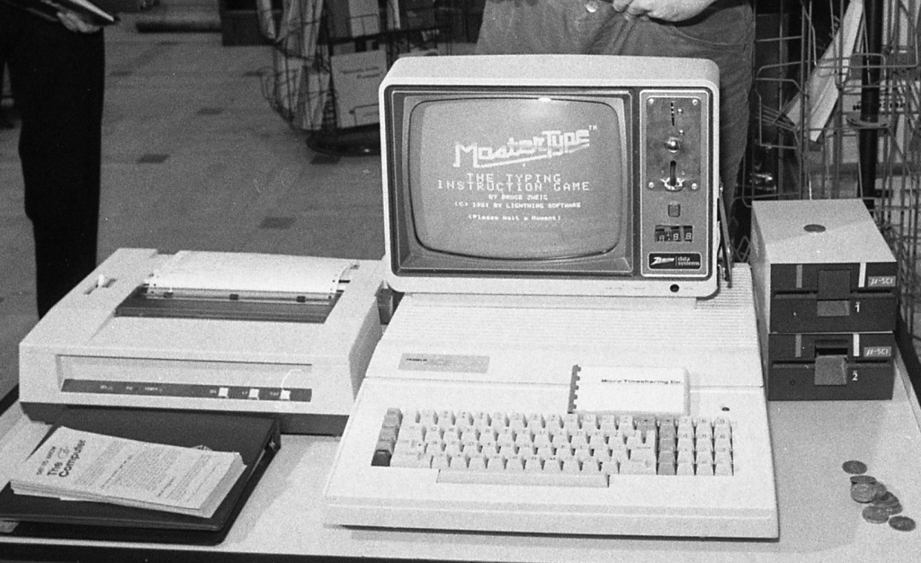 Nostalgic computer lovers, watch this Apple IIc booting up