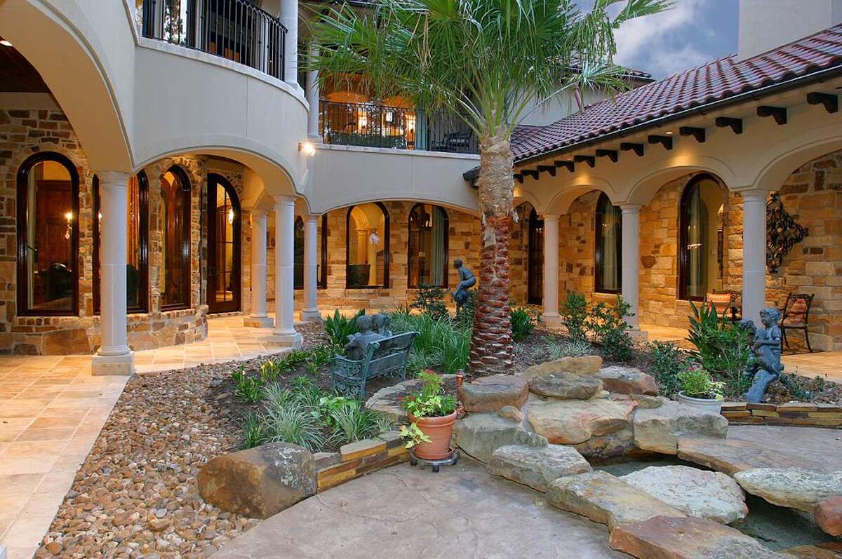 Estate's backyard proves its beauty