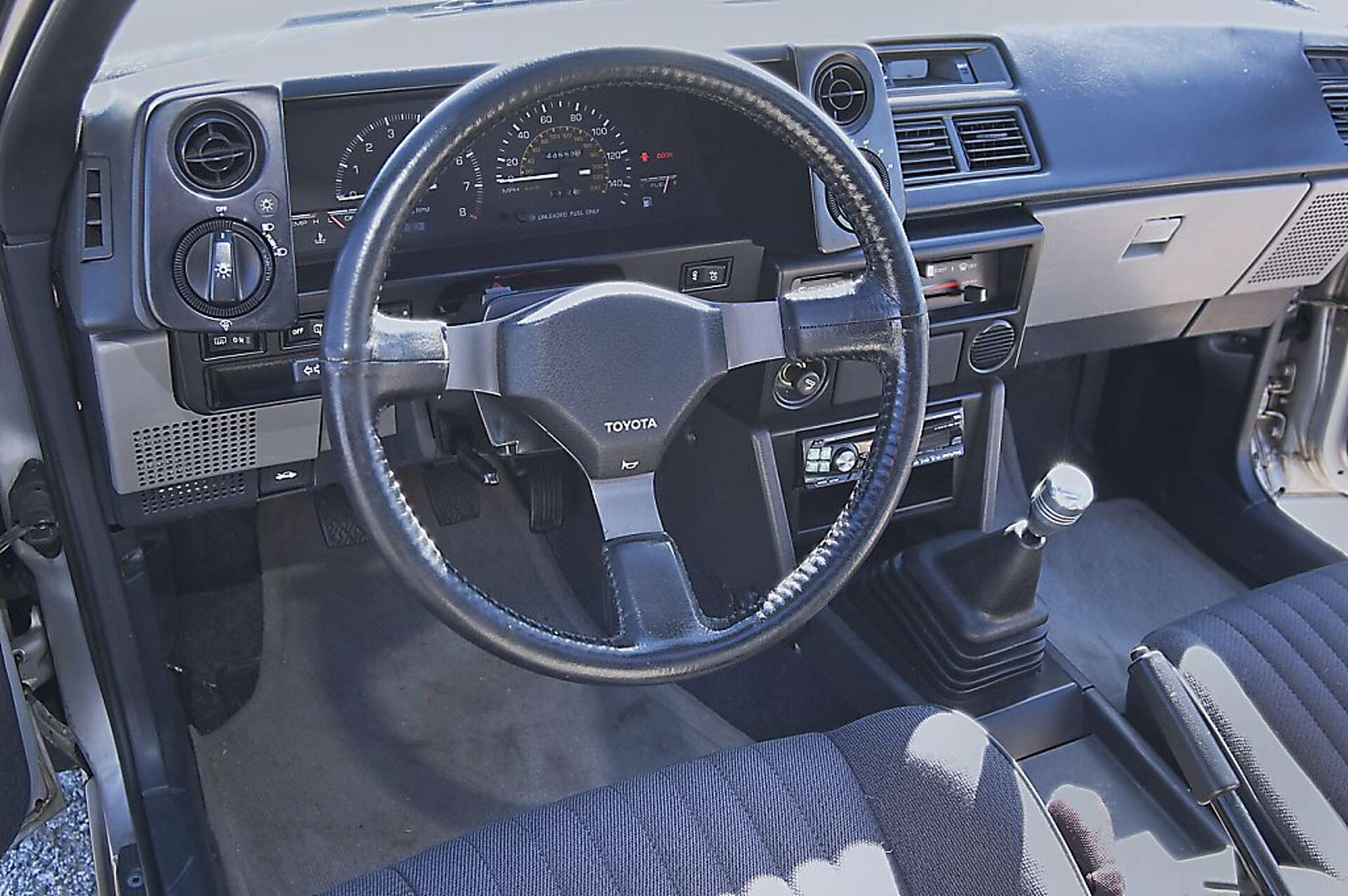 ルルページ 1985 Toyota Corolla GT-S Review - The Hero Car From INITIAL