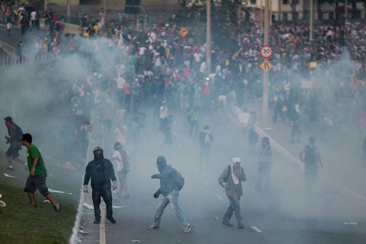 Brazil: 250K protest against government corruption