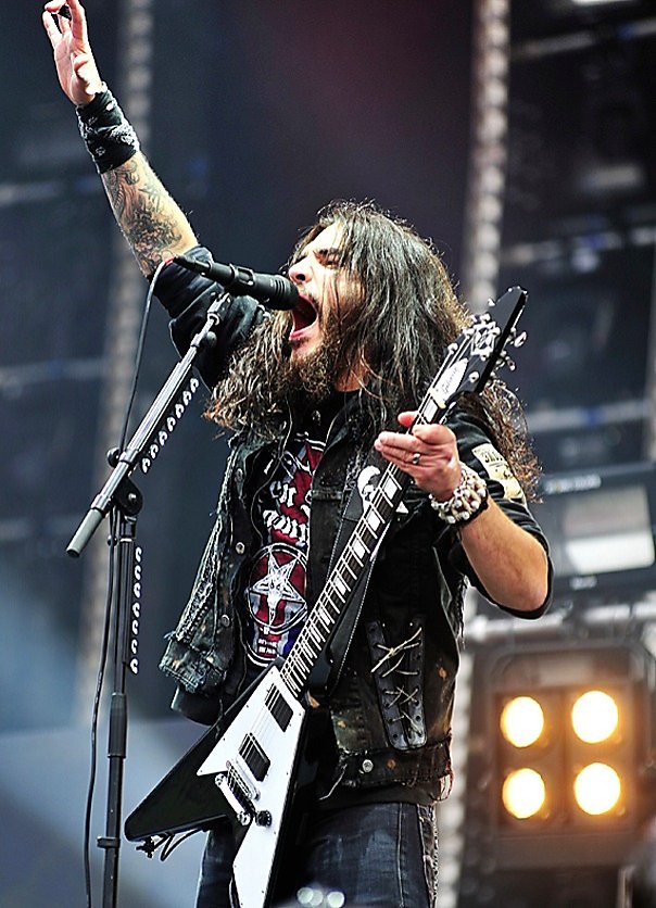 Machine Head Metal band pushes through loss of bassist