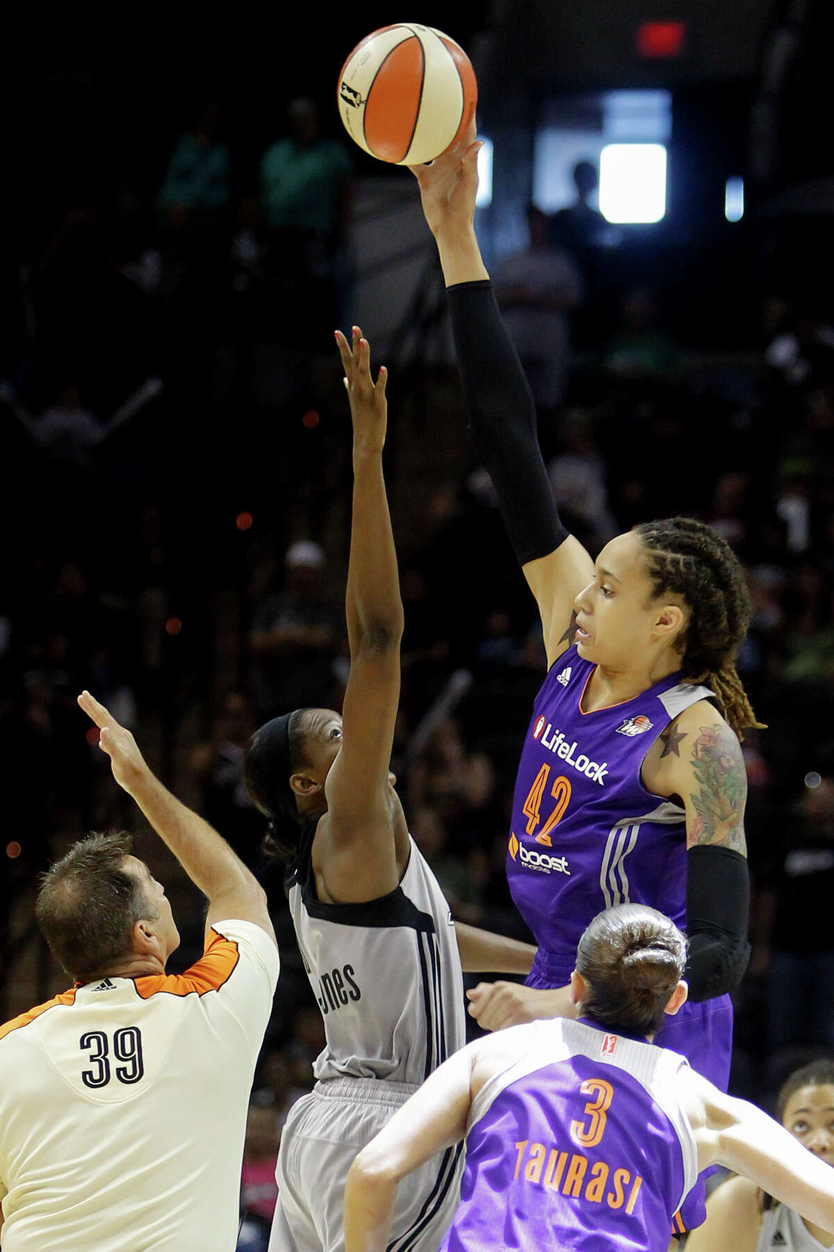 Brittney Griner (right) of Phoenix controls the opening tip in the Silver Stars game with the Phoenix Mercury at the AT&T Center on Tuesday, June 25, 2013. The game was former Baylor standout Brittney Griner's first trip to play in her home state. Phoenix won the game 83-77. MARVIN PFEIFFER/ mpfeiffer@express-news.net