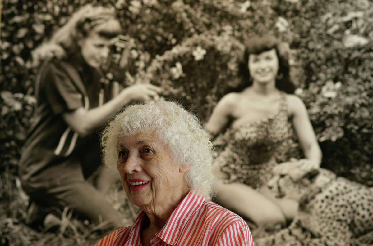 Pin up Photographer Model Bunny Yeager Dies Pin up Photographer Model Bunny Yeager Dies