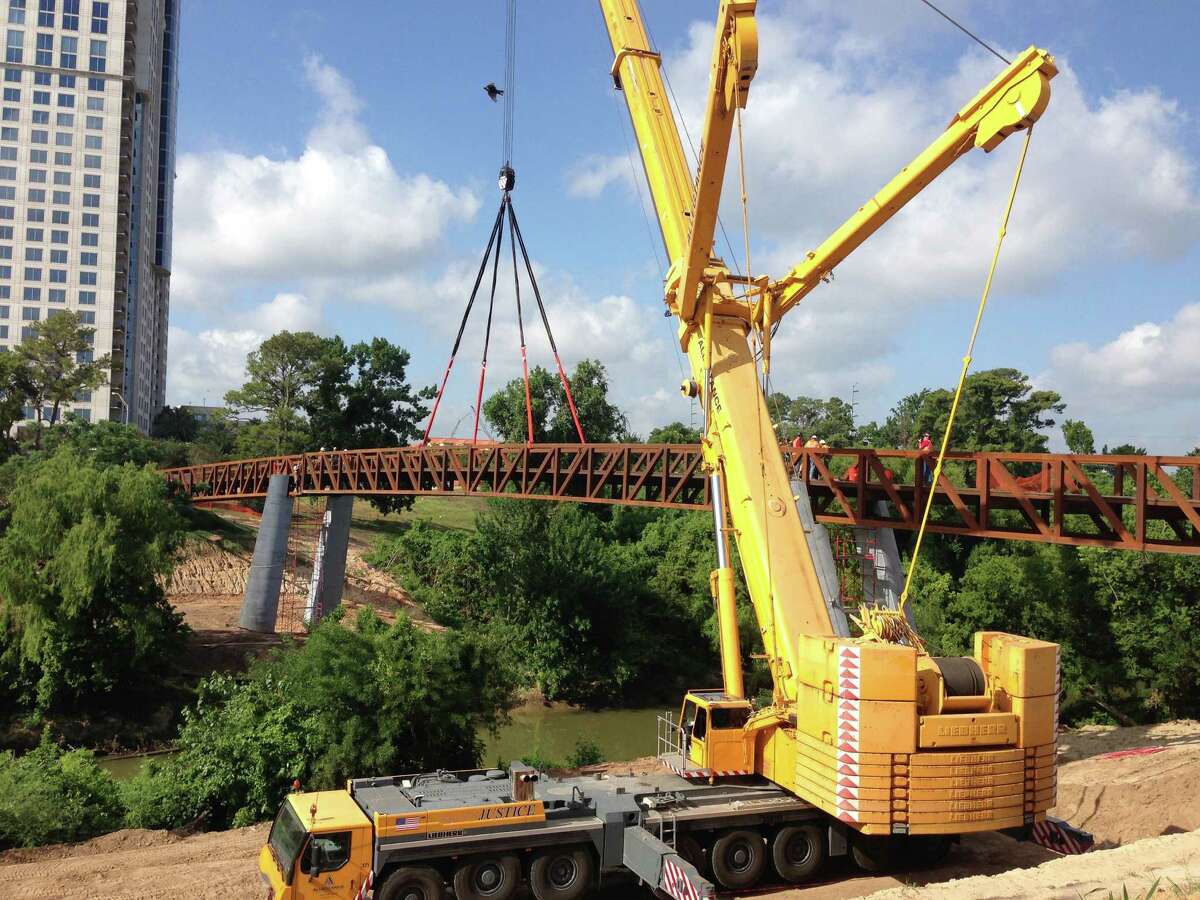 Third pedestrian bridge installed at Buffalo Bayou Park