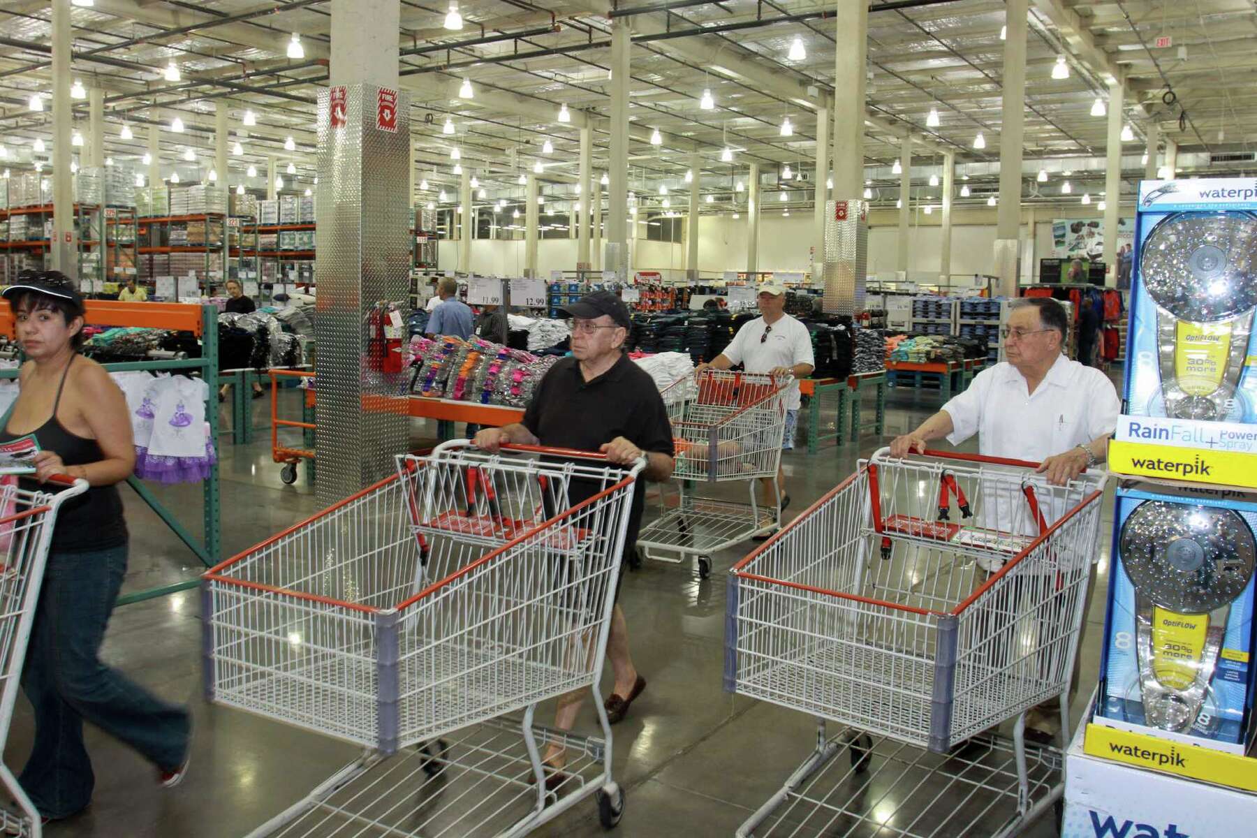 Costco's low costs draw higher-end customers